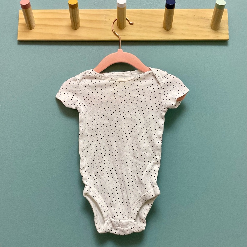 ✨5/$10✨ Carter's White and Black Dotted Bodysuit